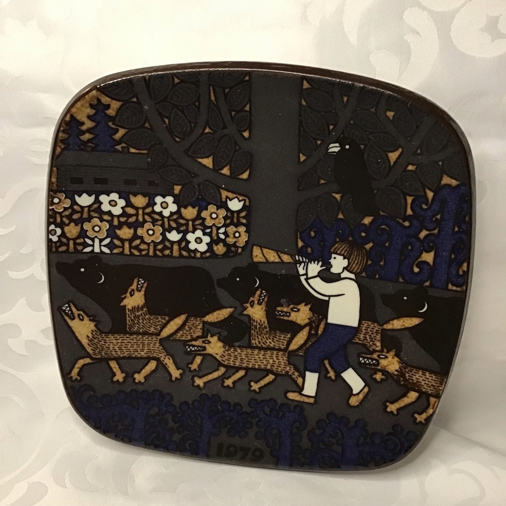 KALEVALA PLATE BY ARABIA OF FINLAND